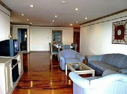 Floraville Serviced Apartments Bangkok Extérieur photo